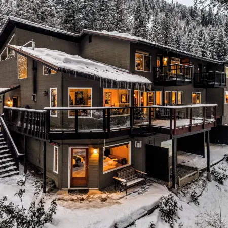 All Seasons River Inn