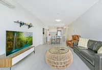 Kozyguru | Mascot | 2Bed 2Bath-Free Double-Parking