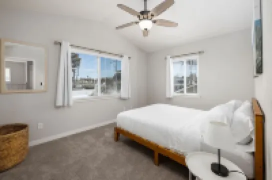 Large 4 Bedroom Close To Beach