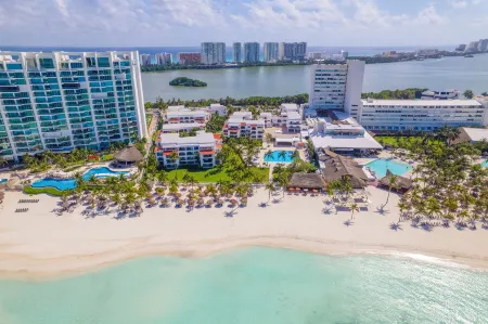 Beachscape Kin Ha Villas & Suites Отели рядом с достопримечательностью «Плайя Тортугас»