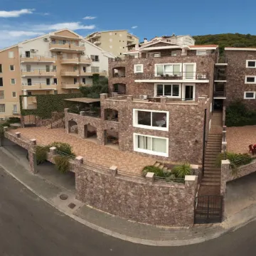 Contessa Apartments