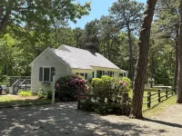 HyannisPort 2Br Cottage w/ King and Queen Beds.  5-Min Walk to 3 Ocean Beaches!