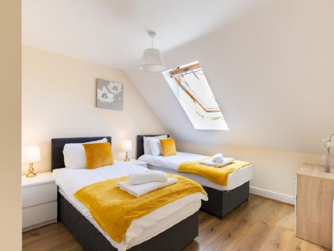 โรงแรมพระนาค 1 ห้องนอน พื้นที่สูง, โค๊กเฮาส์, ฮอดดีสดอน