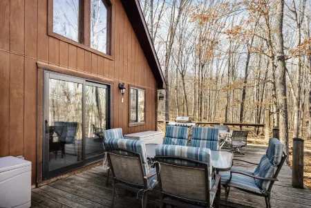 Lakefront w Water Toys, Deck, Fire Pit & Grill Отели в г. Олдтаун