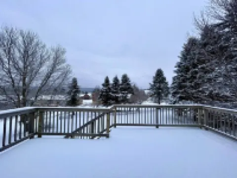 Cinnebar Hideaway ~ Private & Close to Ski Hills!