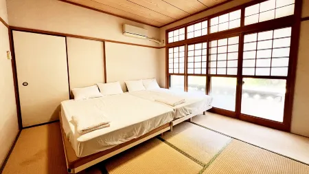 Cocos Harbor Amami Отели рядом с достопримечательностью «Banyan Tree»