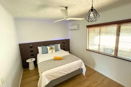 Cosy Apartment by the Beach - Holloways Beach, Cairns