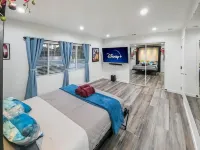 The Shalimar Casita, Fits 6 Guests, Smart Tvs, Remodeled Unit, Full Size Kitchen