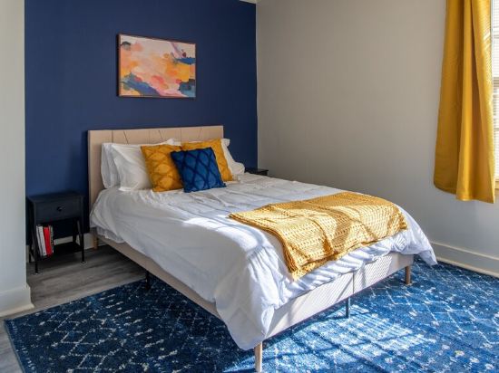 Bluff City Luxe-Cottage: 2 Bed, 1 Bath, Private, Gated, Completely Renovated!