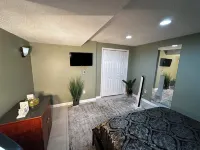 Charming 1-bedroom house with WiFi, AC in quaint Ypsilanti Charter Township Hotels in Ypsilanti