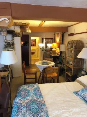 Cozy retreat brushed by whimsy. Hotel di Toledo