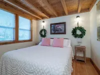 Huguenot Lake Front Cottage on Lake O' the Pines- 2 bedroom, 2 bath with a loft Hotels in Upshur County