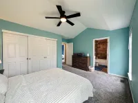 Spacious 3 bedrooms with Yard – Near Naperville, Chicago Hotels near AKIRA