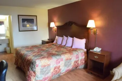 Delux Inn Hotels near West County Plaza