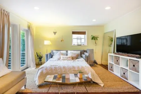 Recharge in Lush Gardens in the Heart of Bernal Heights Отели рядом с достопримечательностью «Парк Мишен Долорес»