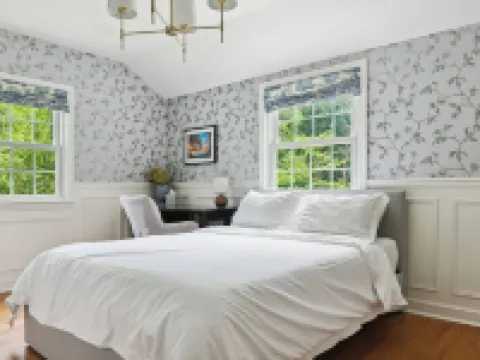 Large Yard - Quiet Area - 15 Min to DC Hotels in Lincolnia