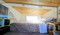 R & R's Modern Retreat