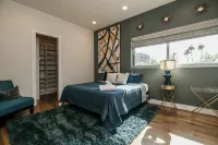 One Of A Kind Spacious Luxury Old Town Loft!