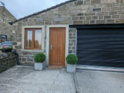 Cozy Cottage Close to Haworth Sleeps 2 with Garden
