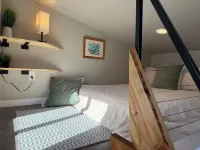 Charming Tiny House with Hot Tub and big fenced yard! Private location! Hotels near Powers Creek