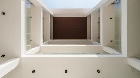 Welcomely - Light Room Vista Citt - Aznavour