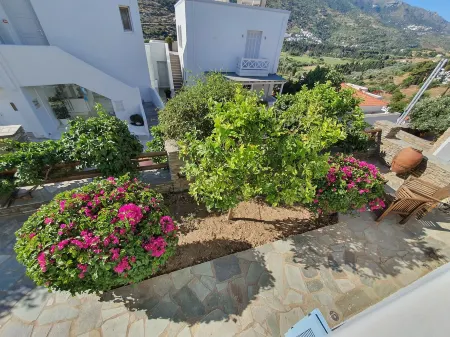 Karaoulanis Apartments