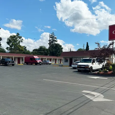 Red Carpet Inn Medford