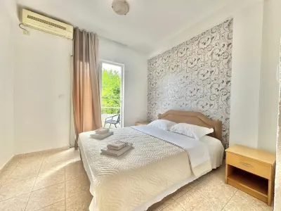 B&M Holiday Rooms Hotels near Jaz Beach