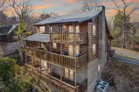 Big Bear Lodge 4 Bedroom Cabin by RedAwning Hotels in Sevier County
