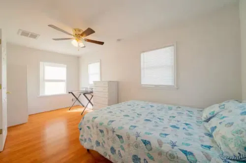 Beach House with 2 Beach Badges, 1 Block to the Beach, Boardwalk, and Shopping