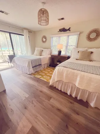 Beautiful and Spacious First Floor Sunset Beach Villa in Sea Trail! Bikes & Gear