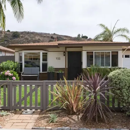 Central Encinitas, 1.4 Miles from Beach