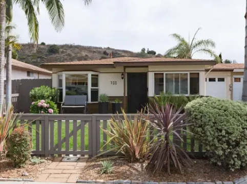 Central Encinitas, 1.4 Miles from Beach