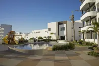 Amazing Views | Modern 1BR | Pools | Gym | Cinema | Netflix