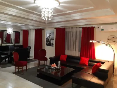 APARTMENT Ground floor 247m² Sacré Coeur فنادق في 