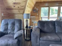 Retreat on Pekin Hill Close to skiing, splash lagoon,
