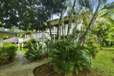 Cute, Peaceful Budget-Minded Studio Condo with full kitchen and Hawaiian Decor