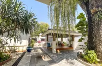Family Style Bungalows near Shopping Area Hotels in San Phi Suea