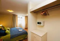 3-Bedroom 4-Bath condo 2 blocks from sea in Miraflores with WiFi and Balcony
