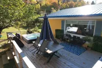 Chalet spa/sauna on the riverfront
