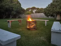 Betty on Bayview - Surf Beach Hotels in Surf Beach