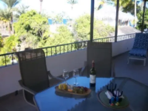 Milagro Guest House, Seaside Bungalow with Ocean View and a Private Pool!