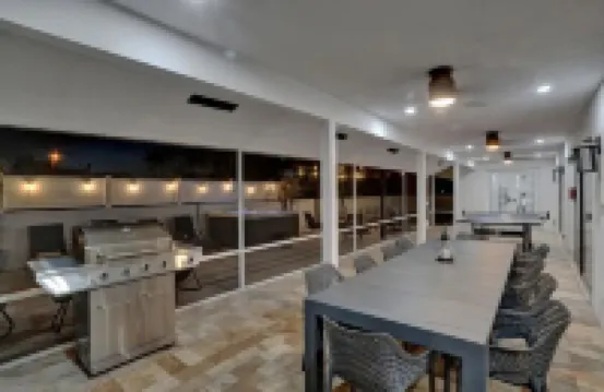 7BR w/ Heated Pool Jacuzzi, Theatre