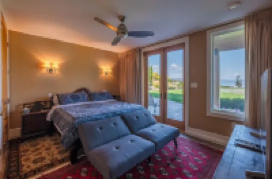 Grand Vineyard Estate Home Exceptional Place Best Location in Penticton