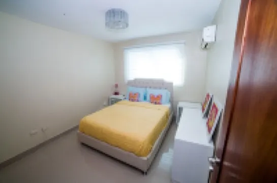 Modern penthouse at Miramar, private picuzzi, terrace and city view فنادق في 