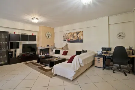 Paradeisos Modern, 2BR, 2BA, Fully Equipped Отели рядом с достопримечательностью «Олимпийский стадион»