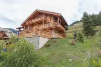 Apt Camille, beautiful on-piste 2 bedroom apartment Hôtels à proximité de : Montgenèvre