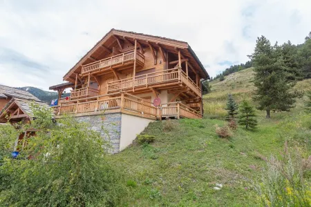 Apt Camille, beautiful on-piste 2 bedroom apartment Отели рядом с достопримечательностью «Montgenevre Ski Resort»