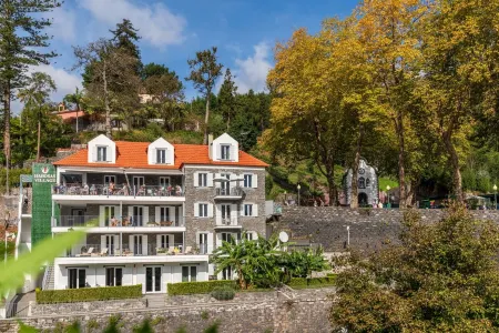 OurMadeira - Babosas Village, gardénias and Greenspaces Отели рядом с достопримечательностью «Old Shaar Hashamaim Synagogue»