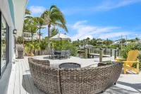 The Bea's Knees 3 Bedroom Home by RedAwning